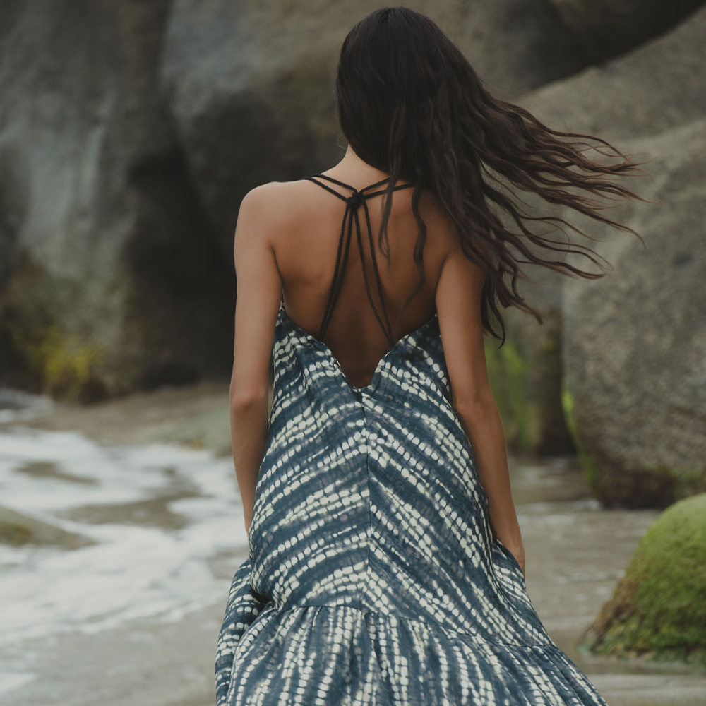 Discover timeless elegance with our new maxi dress Tomesha. 