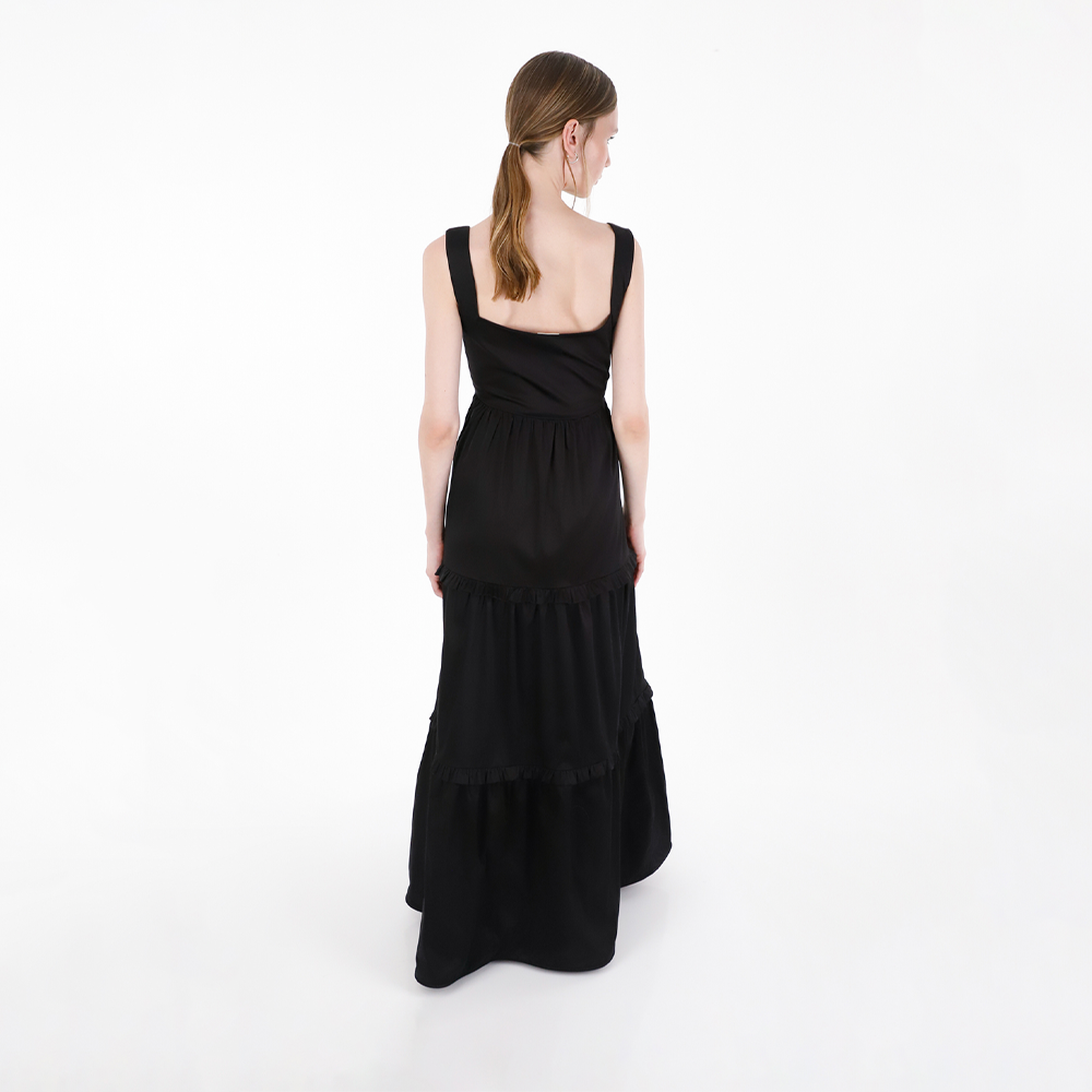 Discover our elegant Maxi Trocadero Dress, a versatile new favorite that combines style and sophistication.