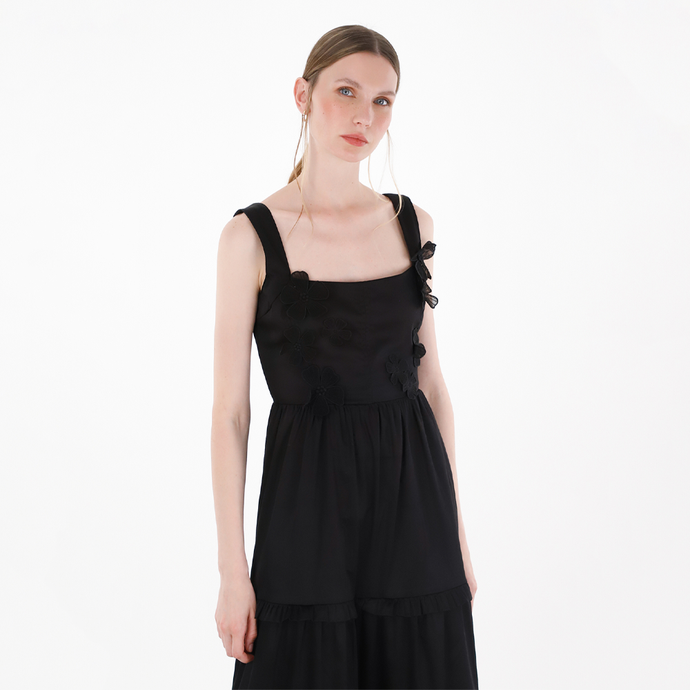 Discover our elegant Maxi Trocadero Dress, a versatile new favorite that combines style and sophistication.