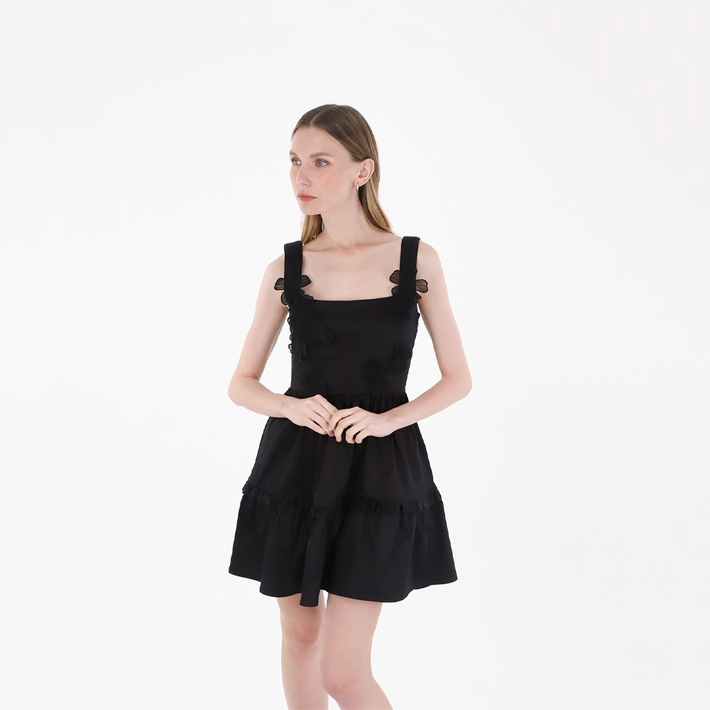 Discover the blend of elegance and natural essence in our Mini Trocadero Dress. 