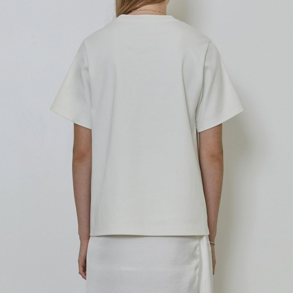 Raw-edged, Round neckline One side handkerchief-hem with patch pocket Adjustable tie belt at waist Relaxed silhouette. 