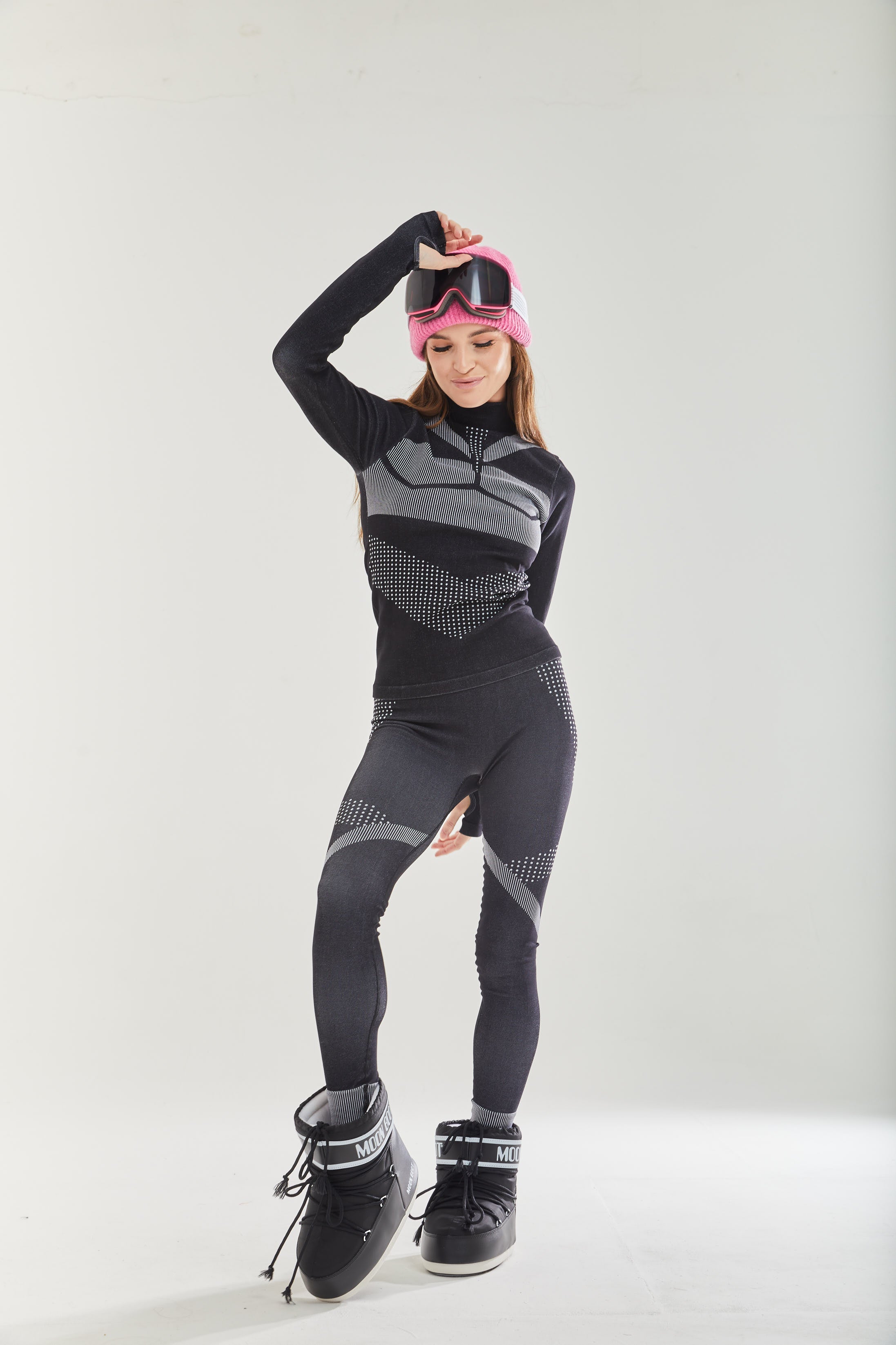 Women's Ski Base Layer Seamless Long Sleeve Top in Black - Perfect for Cold Weather Adventures, Comfortable Fit