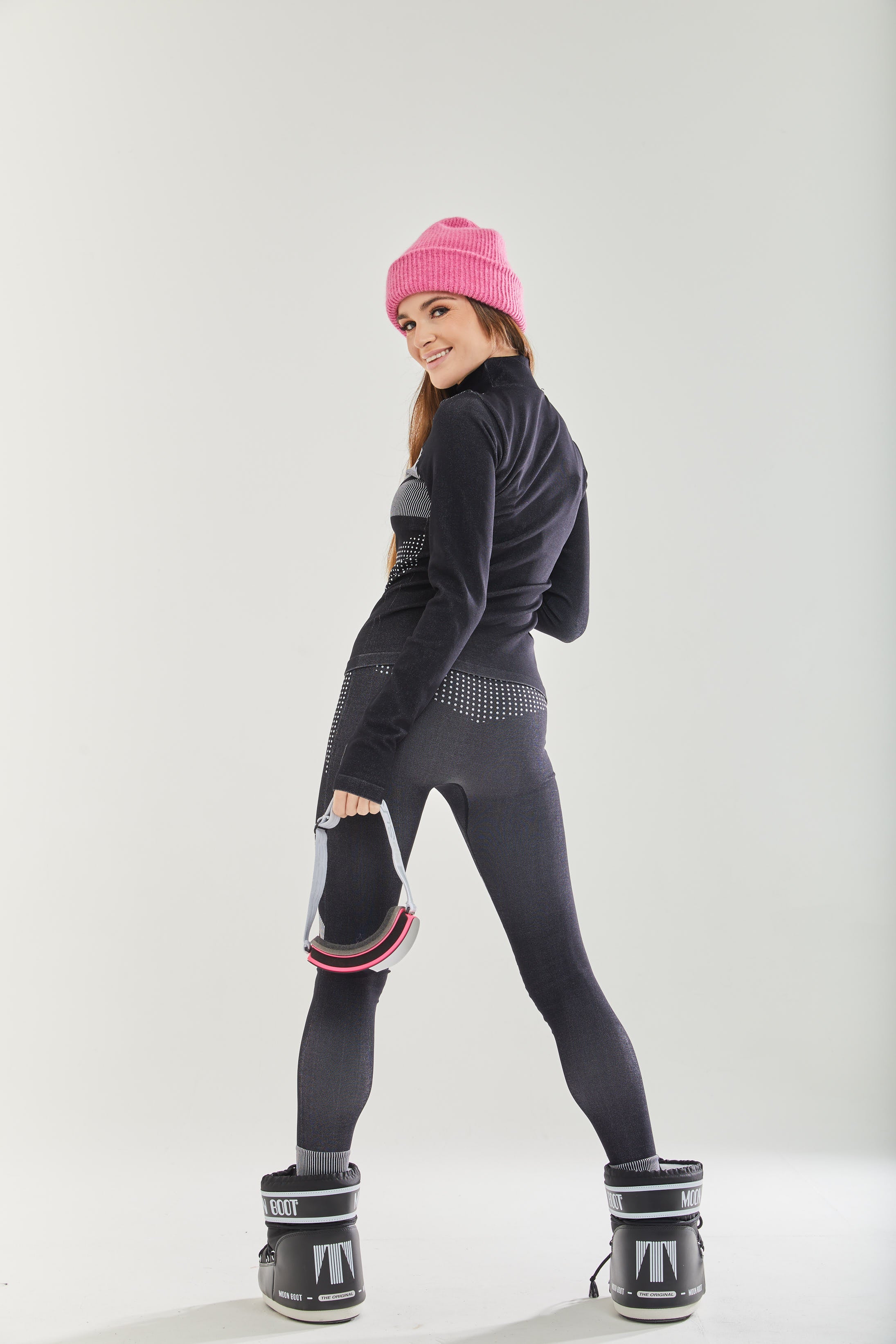 Women's Ski Base Layer Seamless Long Sleeve Top in Black - Perfect for Cold Weather Adventures, Comfortable Fit