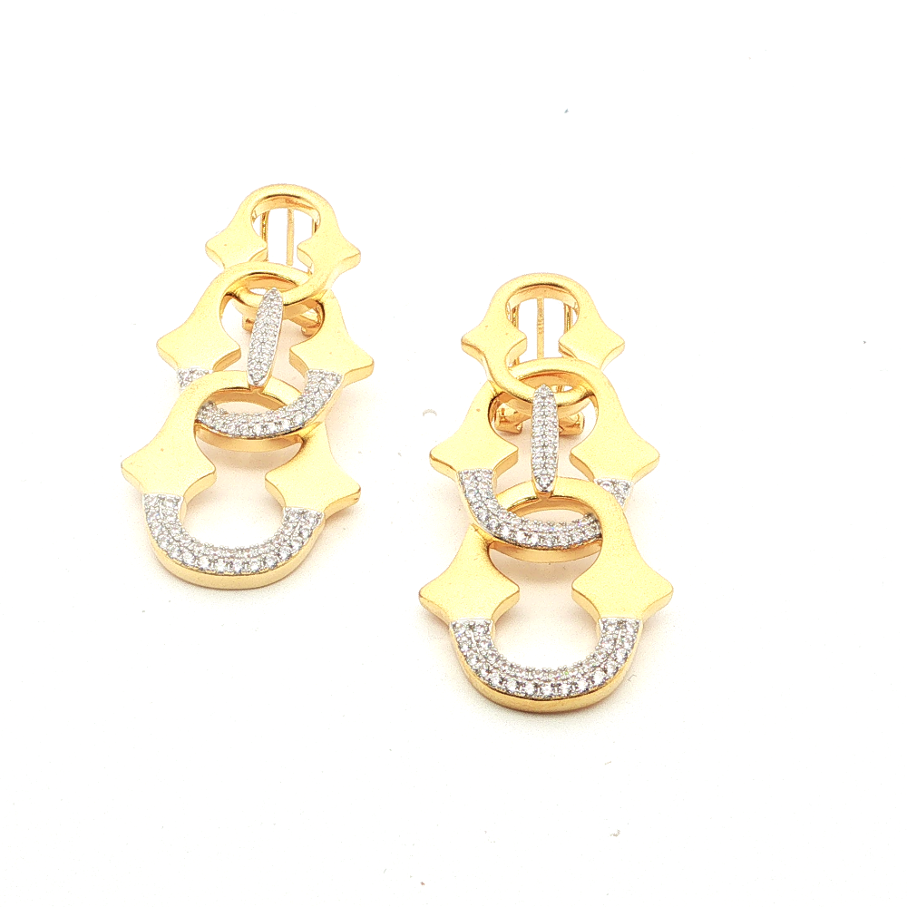 Shop online premium 18K gold Victorian link earrings with sparkling cubic zirconia stones.