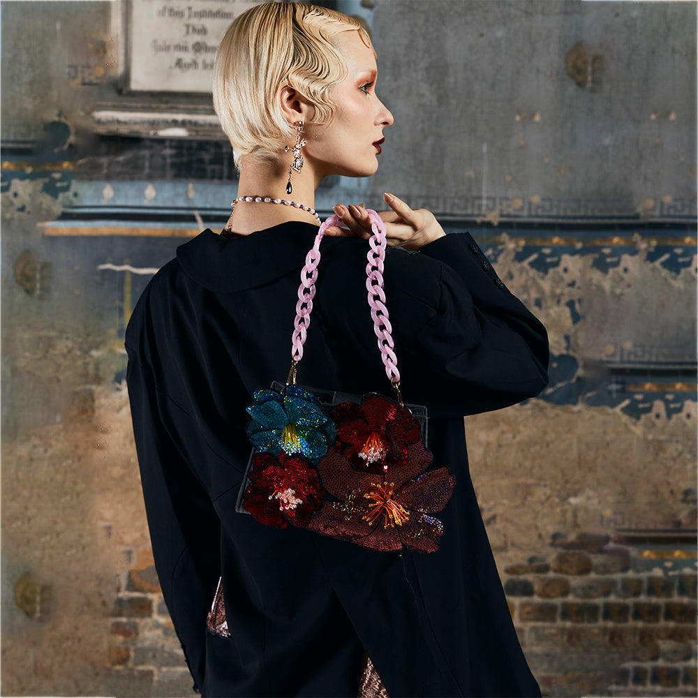 Add sparkle to your look with the Vivi bucket bag in sequin flowers, a perfect women's bag. It combines glamour and function for every woman. Buy now!