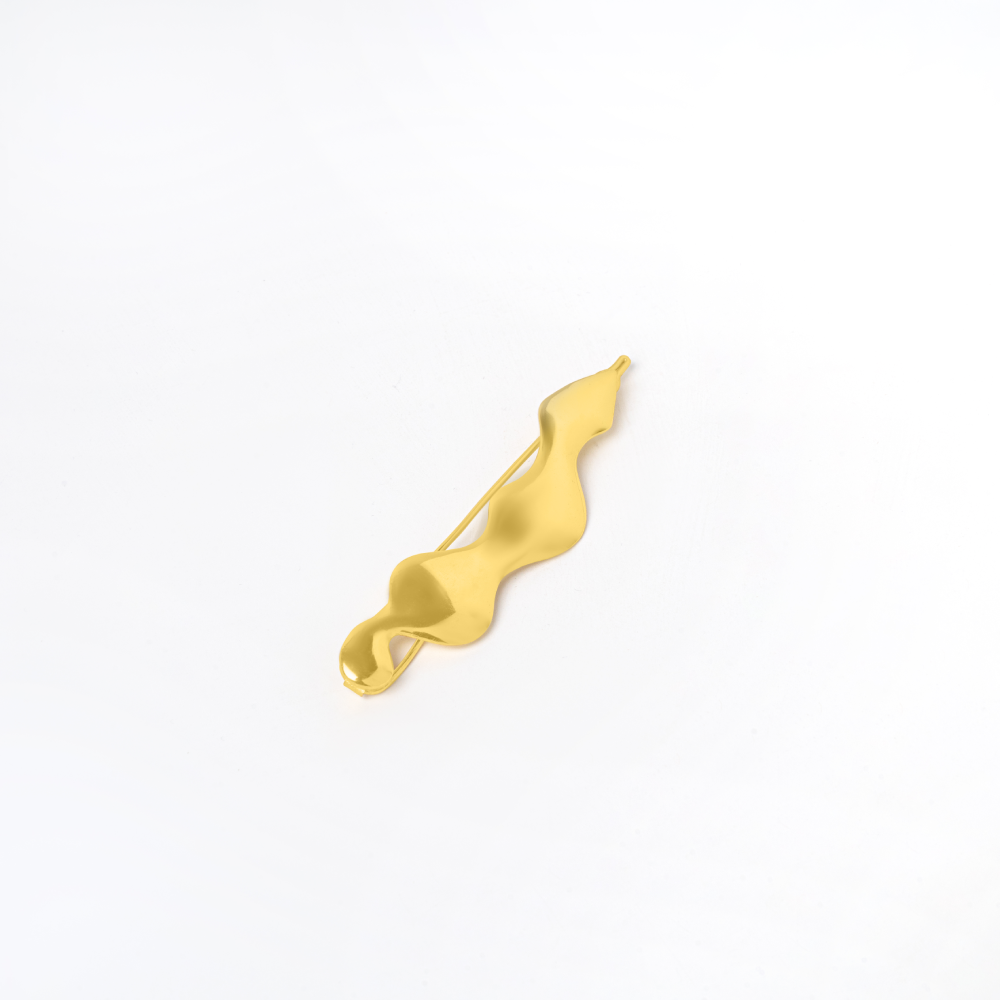 Elevate your hair game with our unique water stream hair clip, inspired by the meandering flow of uneven water streams.