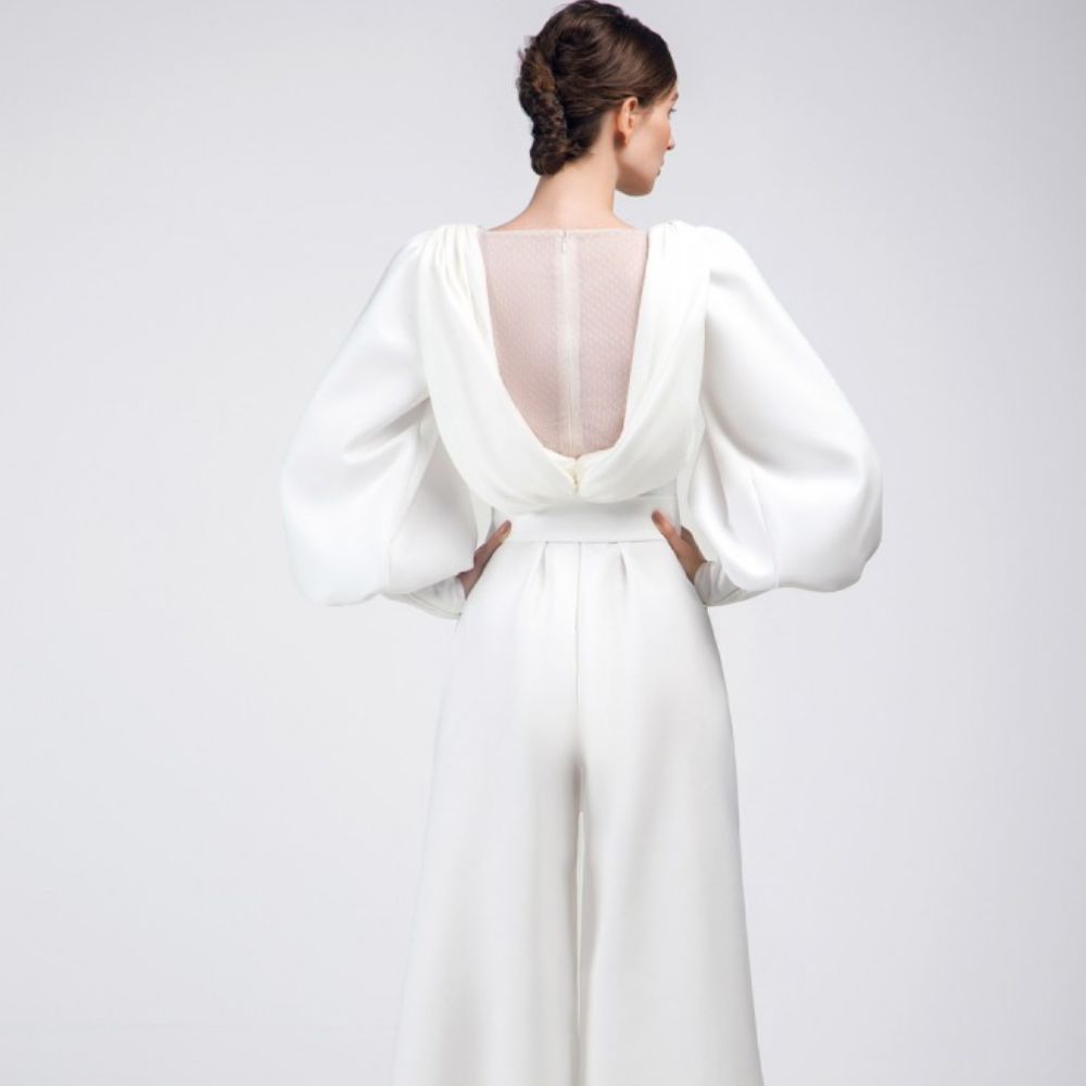 This is a long puff sleeve jumpsuit. It have deep U-back neckline with invisible zipper.