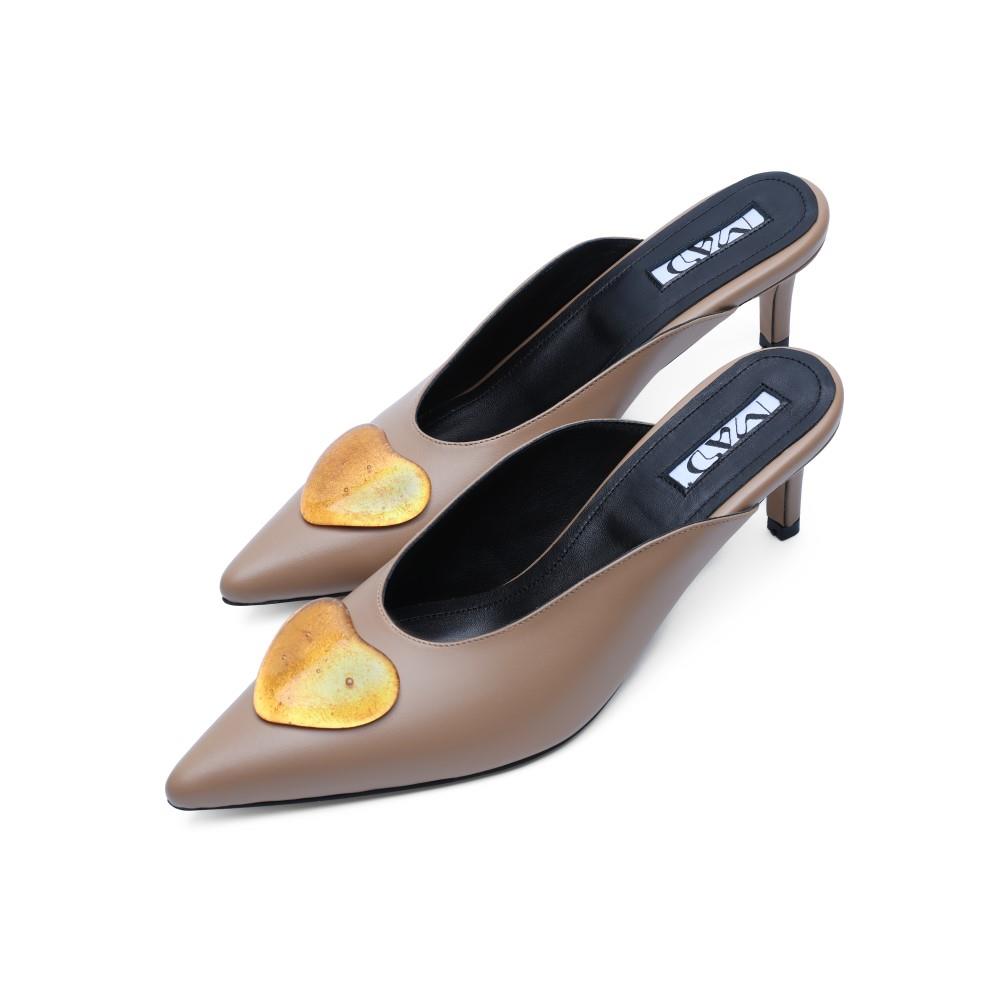 YOKO Mules in Nude Leather offer gentle charm for those who buy mules online. Shop Now!